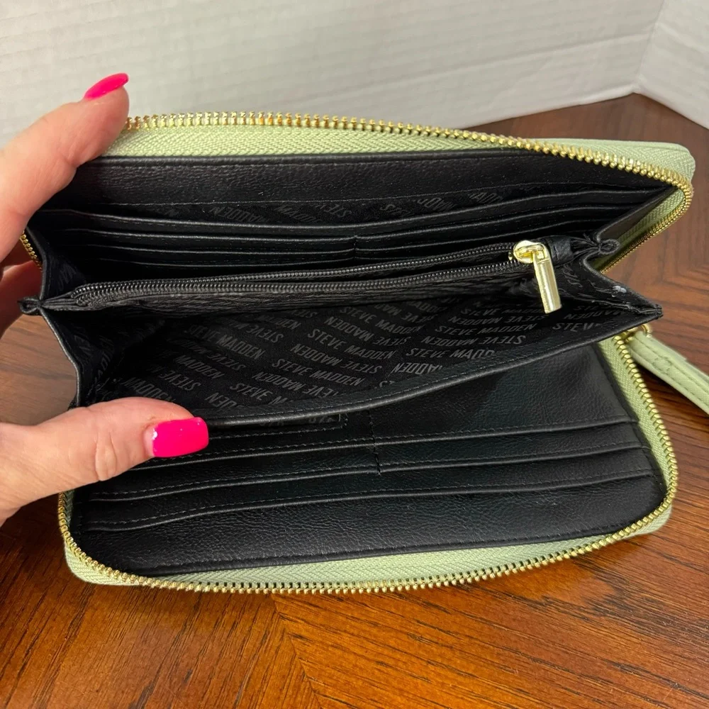 Steve Madden Wristlet - Picture 2 of 5